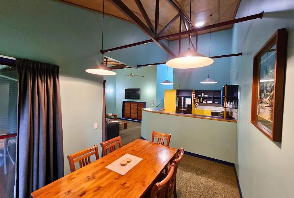 702 Retro Cooloola Villa, Kingfisher Bay K'Gari