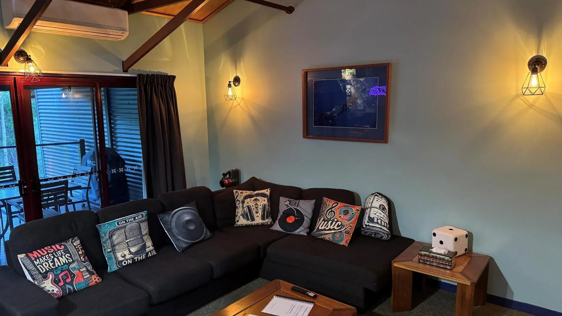 702 Retro Cooloola Villa, Kingfisher Bay K'Gari